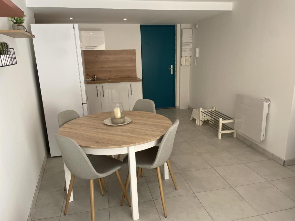 Appartement Climatise Avec Cour En Centre Ville Карпентра Екстериор снимка