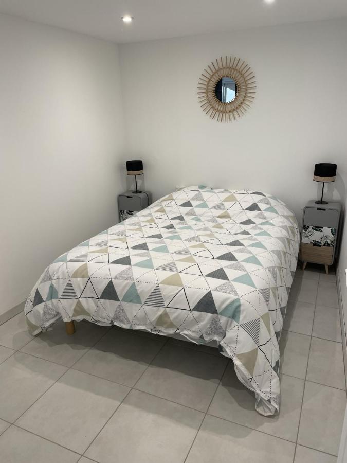 Appartement Climatise Avec Cour En Centre Ville Карпентра Екстериор снимка